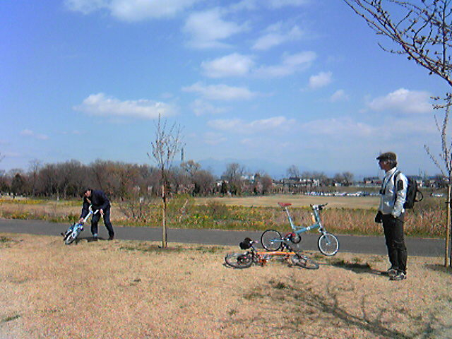 思えば遠くに…
