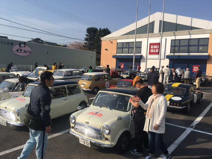 続々と