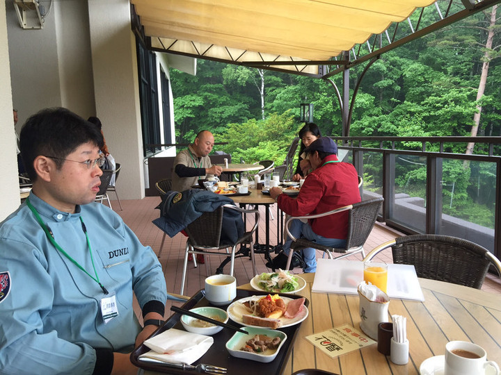 朝食中
