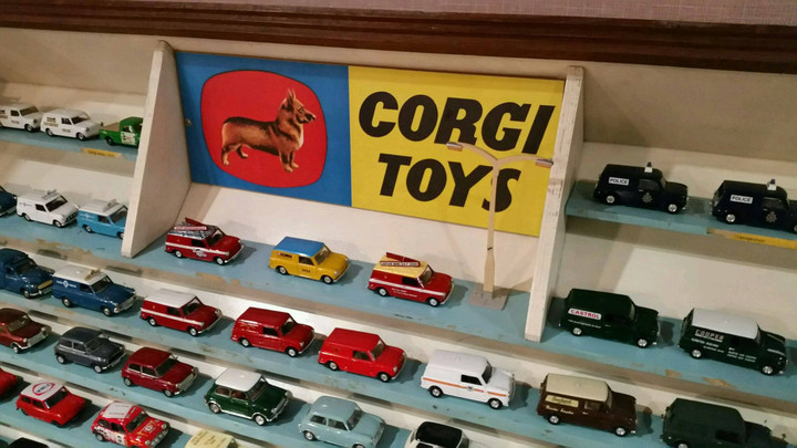 ミニカースタンド