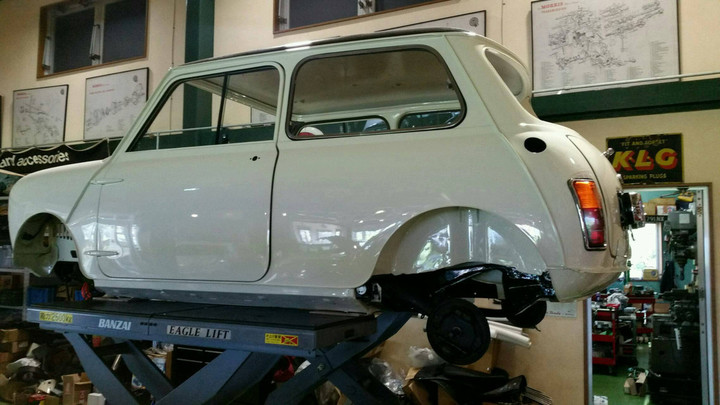 きれいに仕立て中のクーパーS