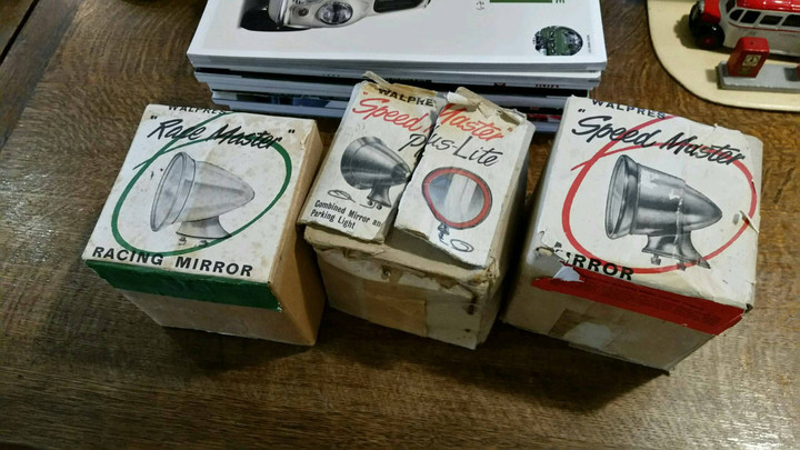 ウォールプレスのミラー