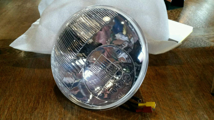 通称"ミッキーの目"