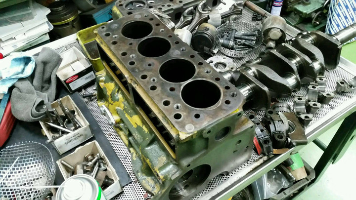 相変わらずのエンジン仕事