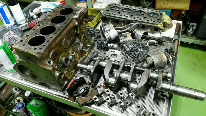 相変わらずのエンジン仕事