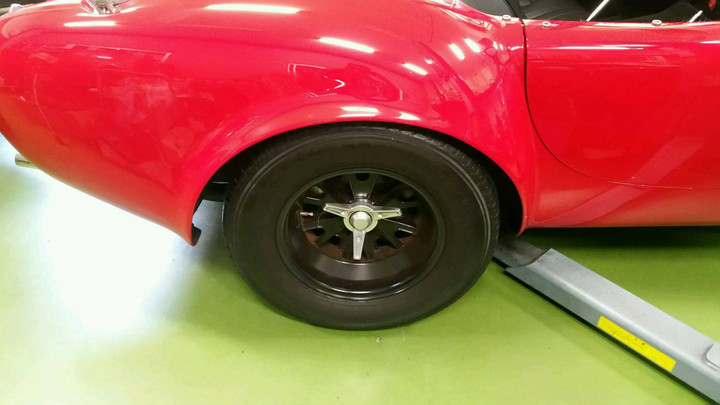 赤いスポーツカー