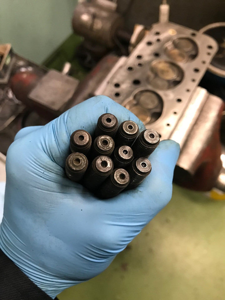 丸ポチのスタッド